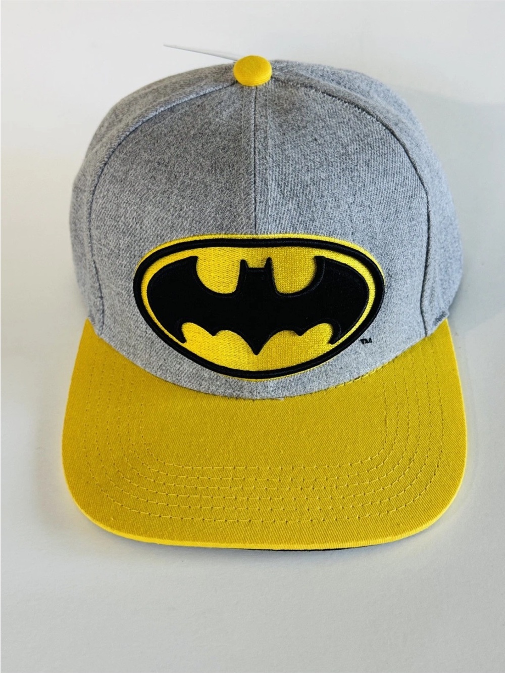 Batman Gray and Yellow Flat Brim Hat - Picture 4 of 9